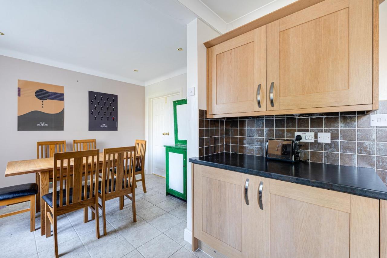 George Harrison'S Former 3Bed Home In Liverpool Speke Exterior foto